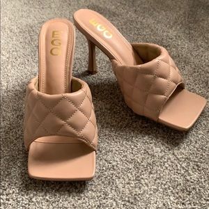 Square toe, quilted nude heels